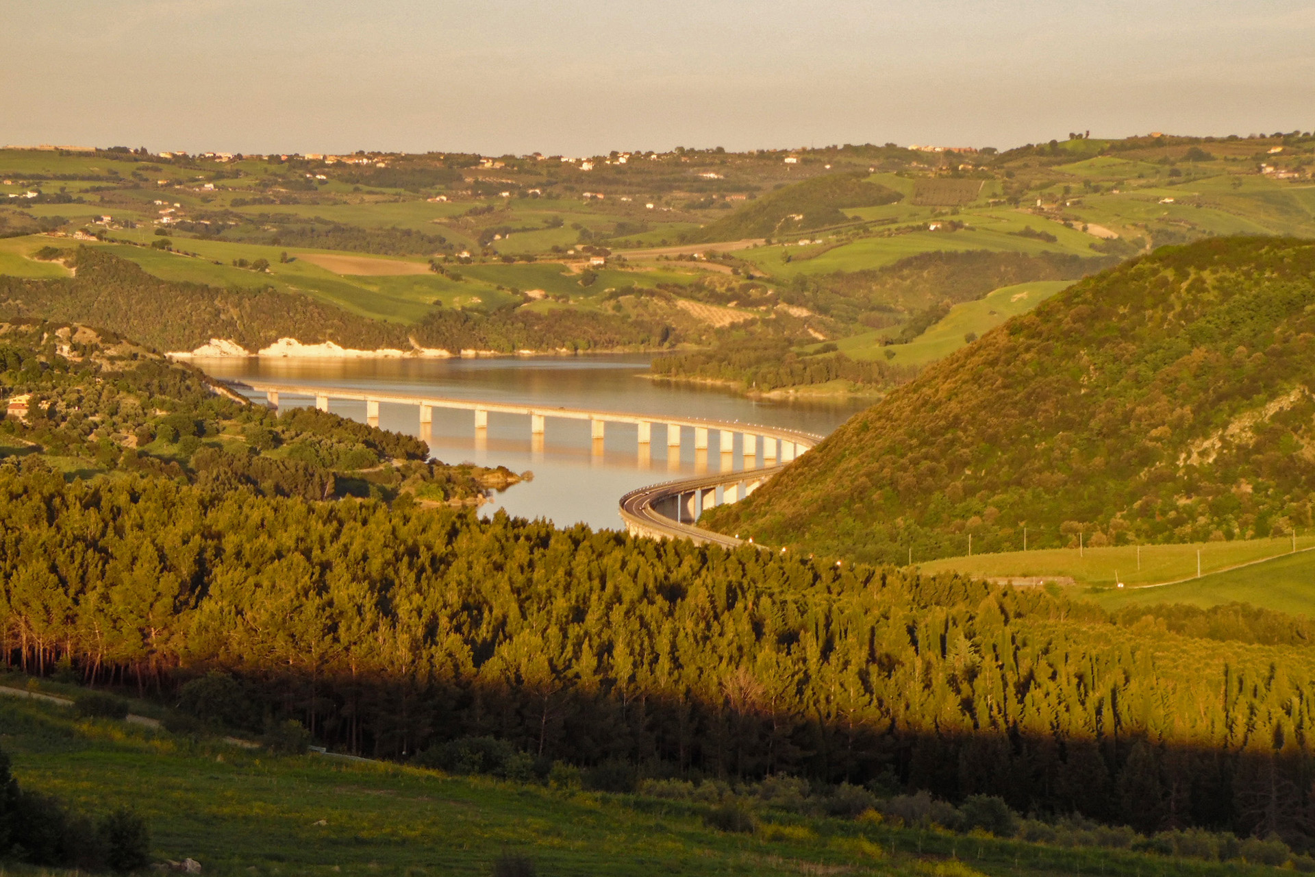 guardialfiera lago tramonto