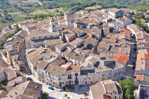 Oratino, il borgo degli scalpellini